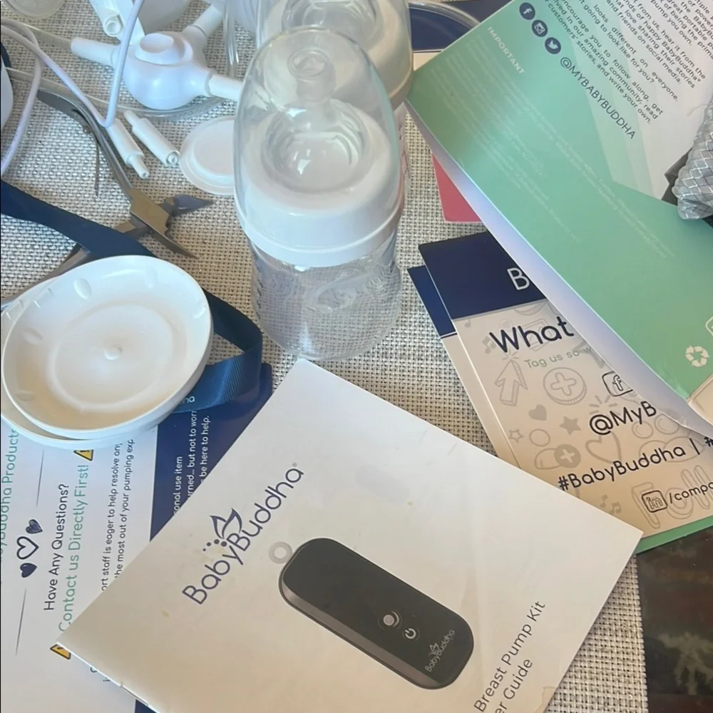 Baby Buddha Portable Breast Pump + supplies & bonus Zomee portable pump